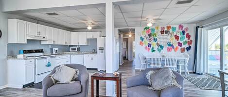 Pensacola Vacation Rental | 2BR | 2BA | Stairs Required | 1,300 Sq Ft