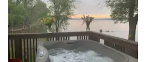 Year round Hot Tub (Cold and Hot Weather use) - Morning River View from Deck. 