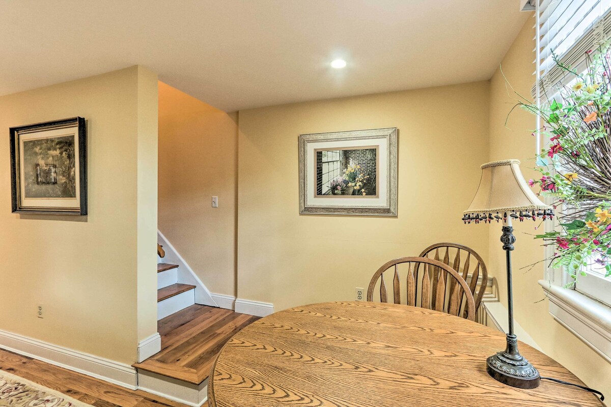 Townhome in Leesburg Historic District!