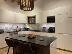 Fully fitted kitchen  