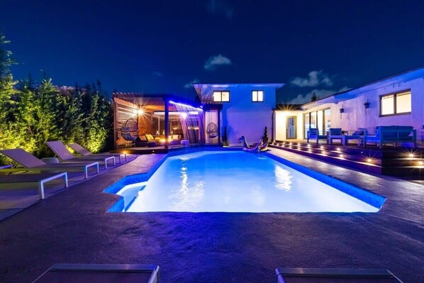 NOTE: A better deal on saving is available simply by booking directly through our website: Miami 4 you . net Visit our page to view our large inventory of Luxury Homes in Miami.