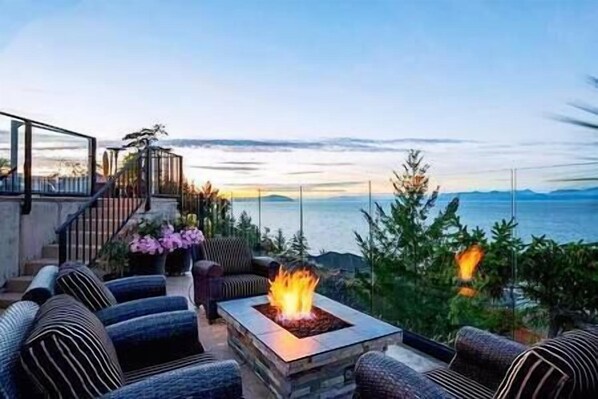 Backyard lower seating fire pit 2.