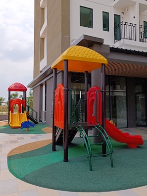 Área de juegos infantiles al aire libre
