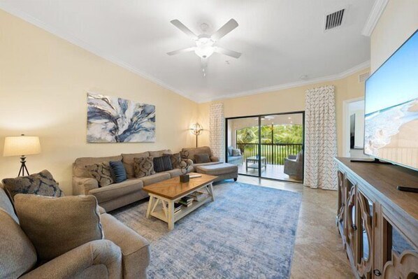 Beautiful Veranda Golf Membership Condo on the 2nd Floor
