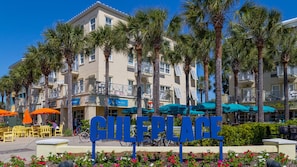 Gulf Place Grounds and Amenities