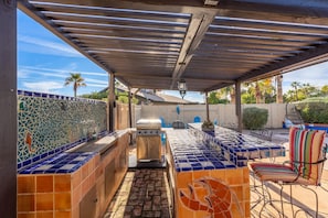 Outdoor kitchen and bbq area