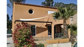 villa 2
rez de chaussée "Port Lligat"
Etage"Palamos"
jardin indépendant Parking