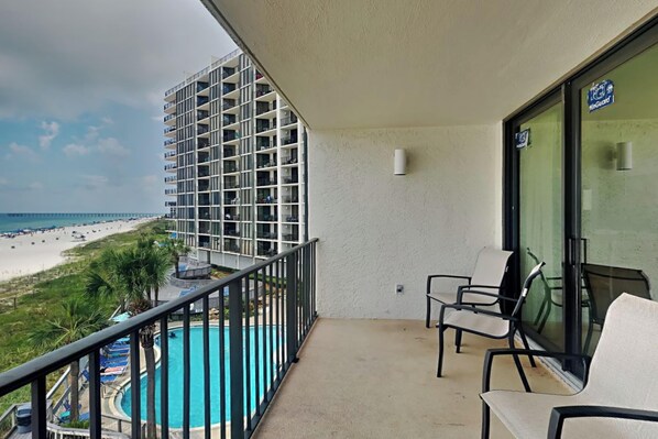 Welcome to Edgewater Tower III #302