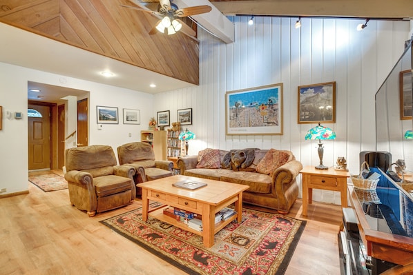 Mammoth Lakes Vacation Rental | 1BR | 2BA | Stairs Required | 1,000 Sq Ft
