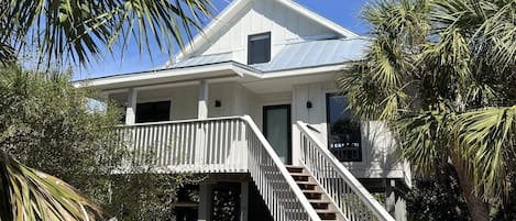 Nestled among native palms, Gumbo Limbo is a private, wildlife-friendly retreat.