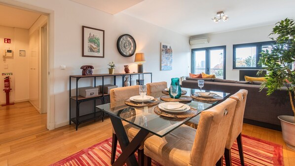 The dining area of this elegant apartment boasts unique and colorful decor, with natural light flooding in to create a warm and inviting atmosphere. #elegant #naturallight #lisbon #pt #portugal