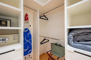 Spacious and equipped closet