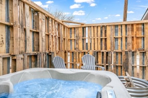 Stargaze from the comfort of our private hot tub, with the added ambiance of a nearby fire pit. Perfect for a romantic night under the stars. Book now for a cozy and unforgettable stay!