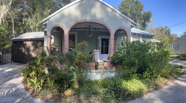 Front of Main house Big Cherokee