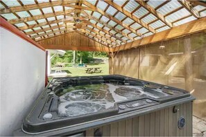 Bain à remous extérieur