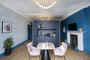 Studio with bed and kitchen