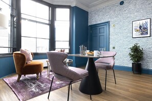 Studio with bed and kitchen
