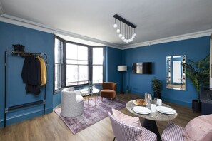 Studio with bed and kitchen