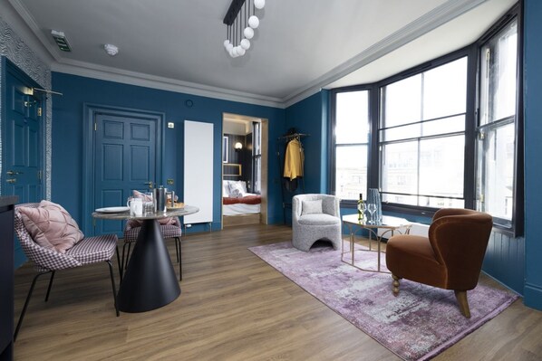 Studio with bed and kitchen