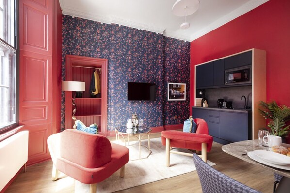 Studio with bed and kitchen