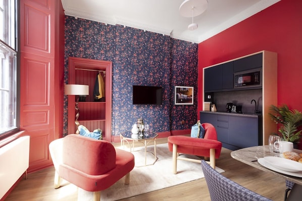 Studio with bed and kitchen