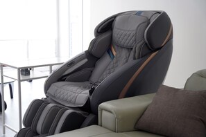 Top-line Japanese Osaka Chair. Enjoy 10+ different full body scan massages.