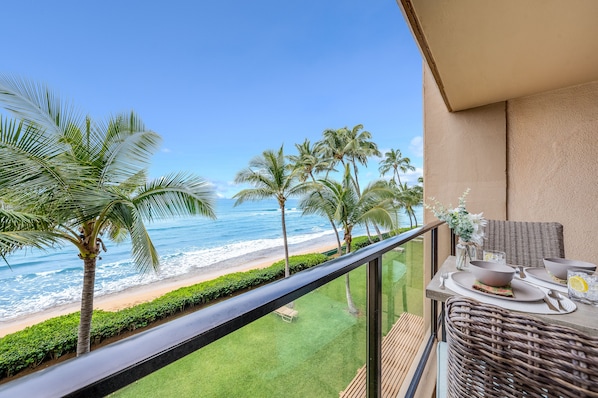 Mahana 302 oceanfront lanai 1