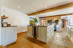 Stonewell Farmhouse Kitchen - StayCotswold