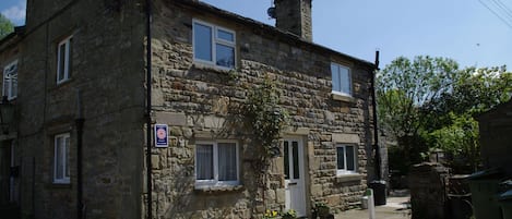 Cherry Tree Cottage in West Burton, Wensleydale in the Yorkshire Dales
