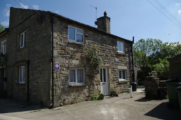 Cherry Tree Cottage in West Burton, Wensleydale in the Yorkshire Dales