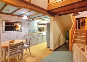 Cwtch Cottage - Garnffrwd Park, Pontyberem, Carmarthenshire