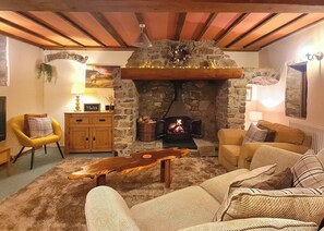 Cwtch Cottage - Garnffrwd Park, Pontyberem, Carmarthenshire