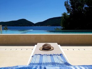 OMG! Private paradise in secluded bay! Beachfront Villa Brulupes