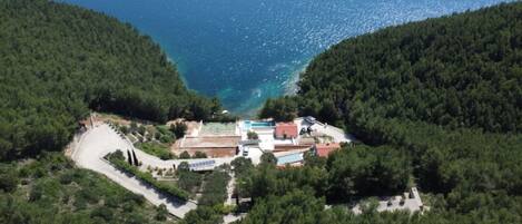 Secluded Bay with a NEW Beachfront Villa  in private paradise! Basketball, pool