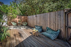 Une belle terrasse paysagée propice au farniente 