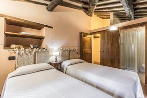 Twin bedroom