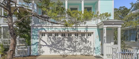 WELCOME TO CARRIAGE HOUSE IN SEASIDE, FL!