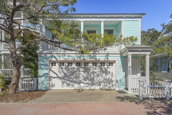 WELCOME TO CARRIAGE HOUSE IN SEASIDE, FL!