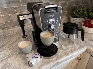 Ninja coffee bar with built in frother. K-cup option or full pot option. 