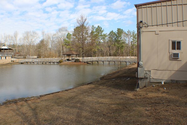 LAKE OUTSIDE APARTMENT