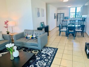 Welcome to your next stylish paradise oasis! Starting off in the spacious and open plan layout living room, connected with the dining room and kitchen. Allowing you and your loved ones to be close and connected at all times.