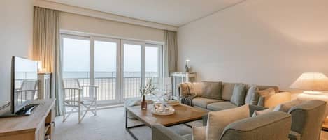 Welcoming livingroom with sea view