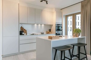 Modern and fully equipped kitchen