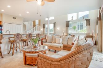 2-story ocean-view condo with 2 lanais, central AC, pool & hot tub - near Honl's