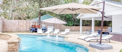 Gorgeous outdoor area with Heated pool option, 4 pool loungers, & tanning ledge