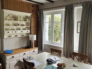 Clara Dining Area