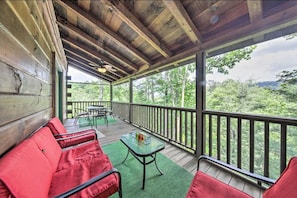 Top deck with mountain views, plenty of seating and dining for a meal of coffee