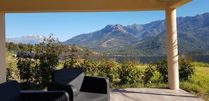 terrasse couverte de 60m2 - vue piscine et jardin