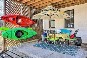 Covered Patio | Complimentary Kayaks | Pet Friendly w/ Fee