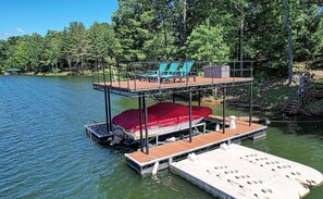 Located directly on Lake Nottely with a Double Decker Dock